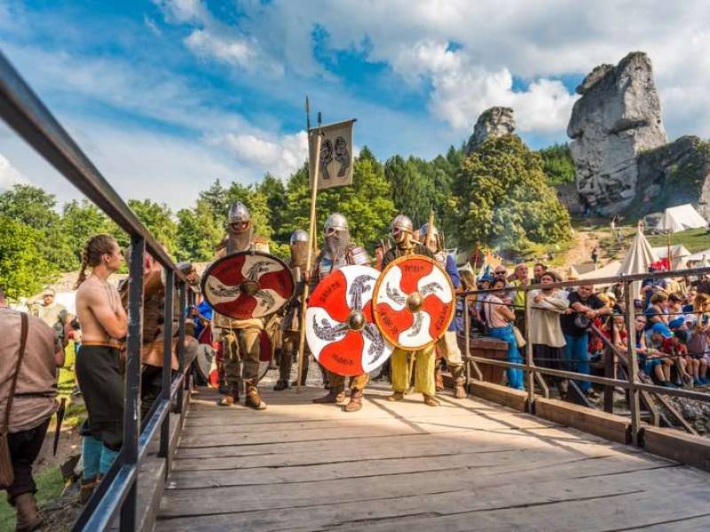 Najazd Barbarzyńców na Ogrodzieniecki Zamek
