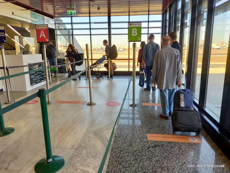 procedury Covid w transporcie i pobycie foto Albin Marciniak 9