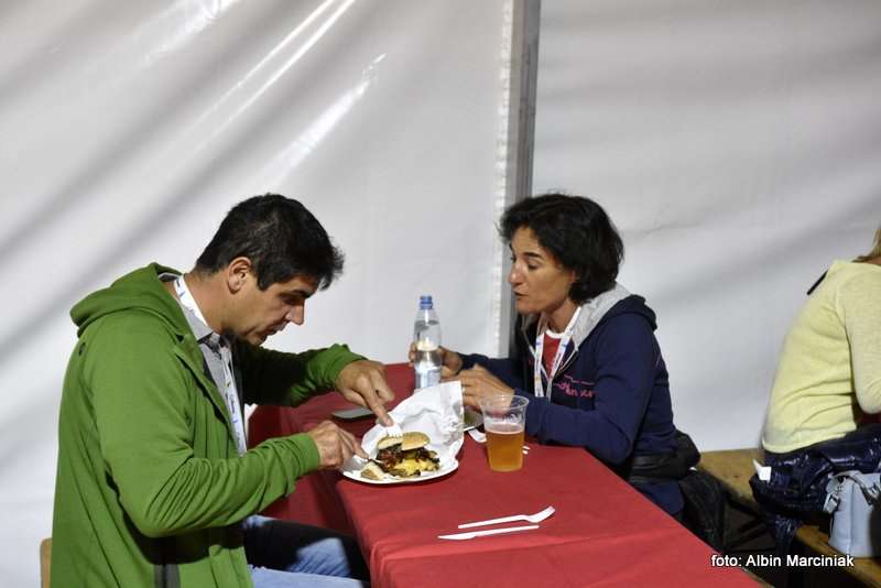 22 Elisabeth Revol z mężem