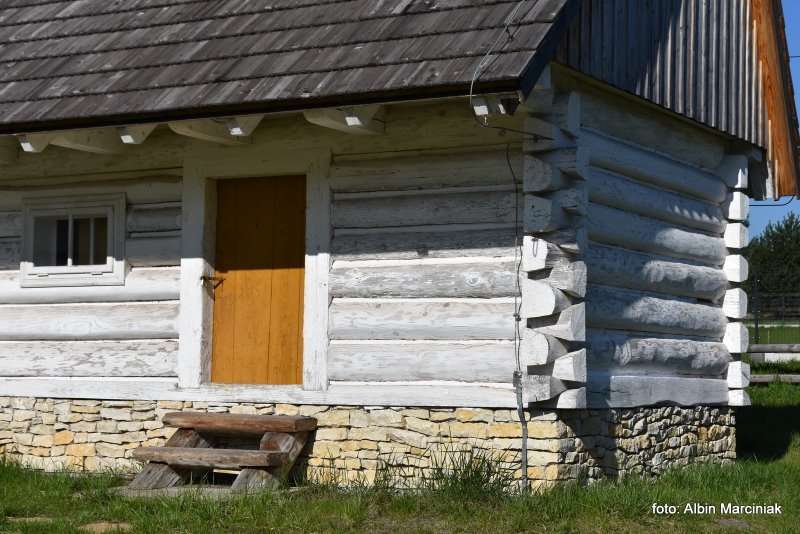 Zabytkowa drewniana Chata Kocjana skansen w Rabsztynie kolo Olkusza Malopolska 4