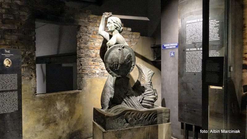 Muzeum Powstania Warszawskiego 11