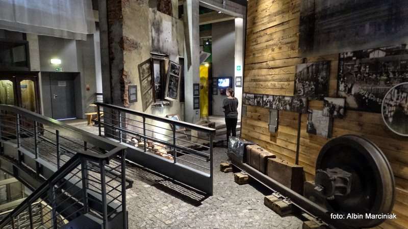 Muzeum Powstania Warszawskiego 5