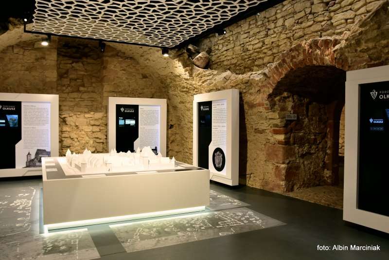 Podziemna trasa turystyczna w Olkuszu piwnice dawnego ratusza Polska 11