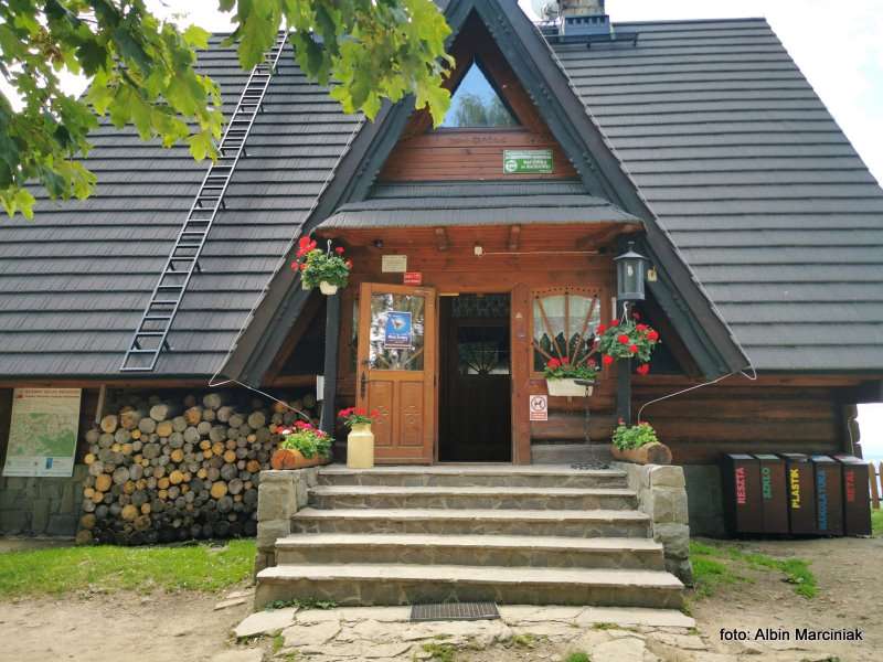 Bacówka na Maciejowej schronisko PTTK 6
