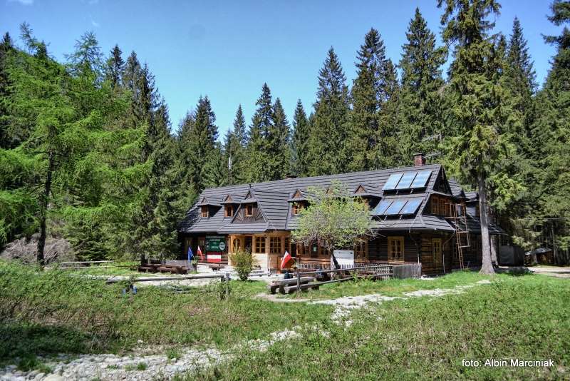 Schronisko PTTK w Dolinie Roztoki 4