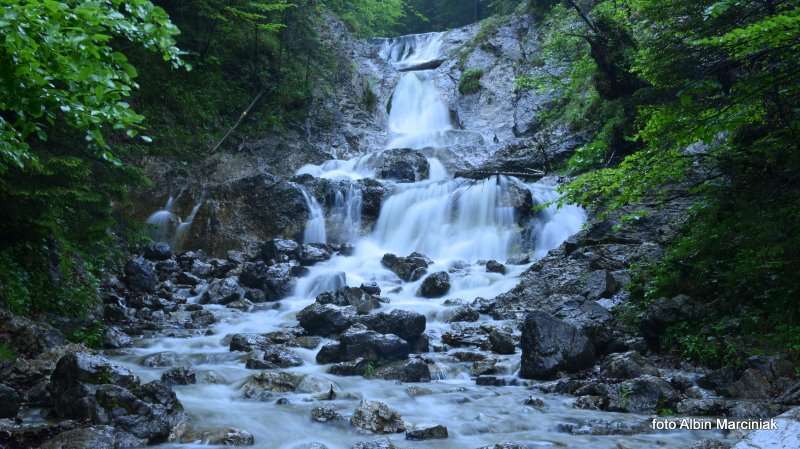 Sarni Wodospad w Dolinie Białego 2