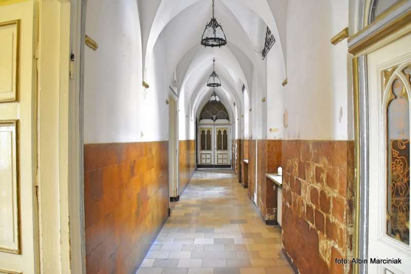 Zamek Leśna Skała w Szczytnej 9