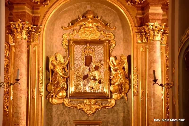 Bazylika kolegiacka Grobu Bozgo w Miechowie w Malopolsce obraz Matki Boskiej 1