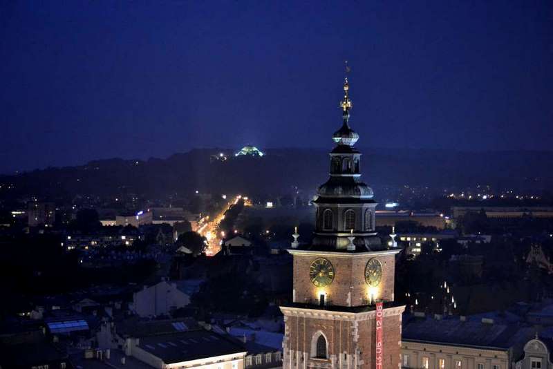 http://www.klubpodroznikow.com/images/stories/relacje/nocna_panorama_krakowa/DSC_1336.JPG
